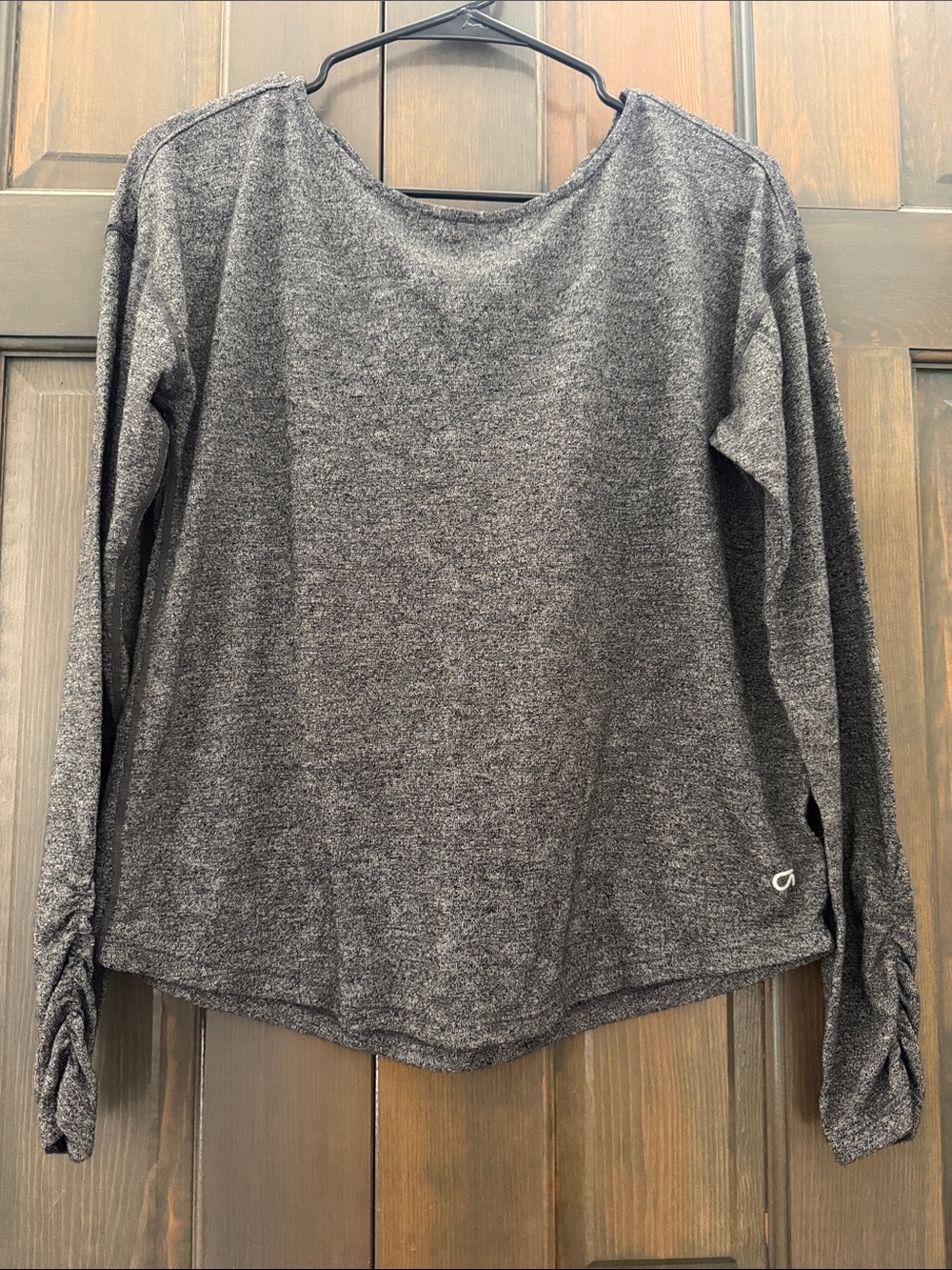 Gray Long Sleeve Gap fit athletic Pullover Top with cut out back women’s medium